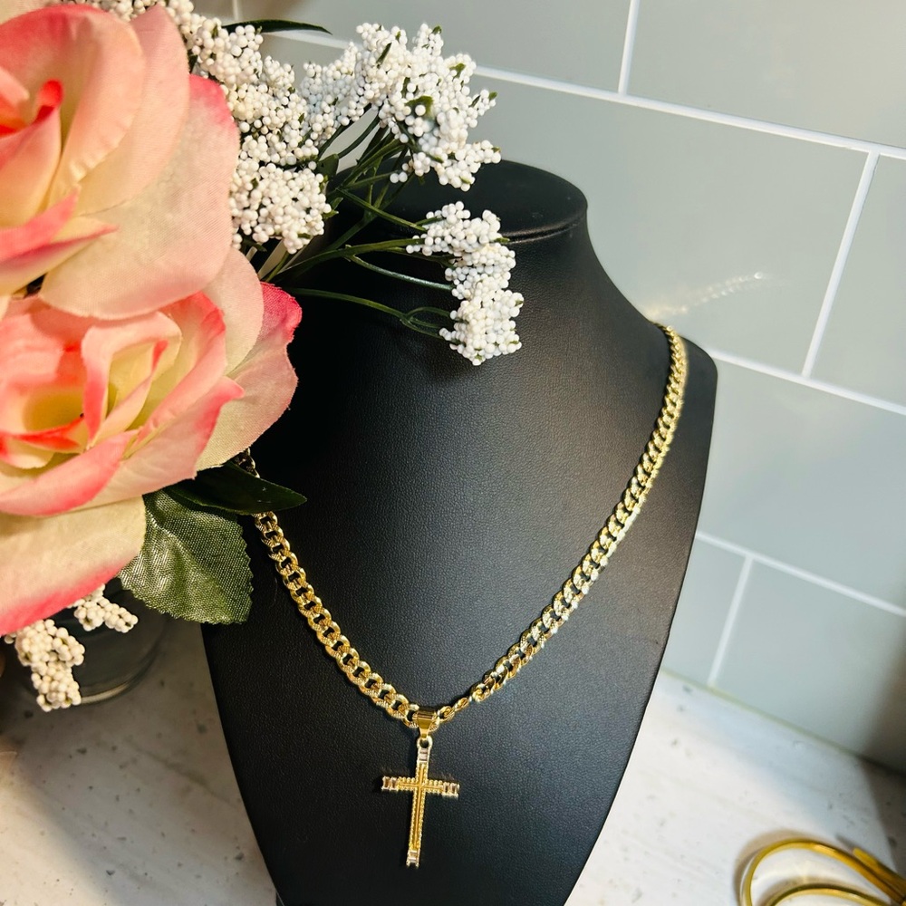 Elegant Gold Cross Necklace